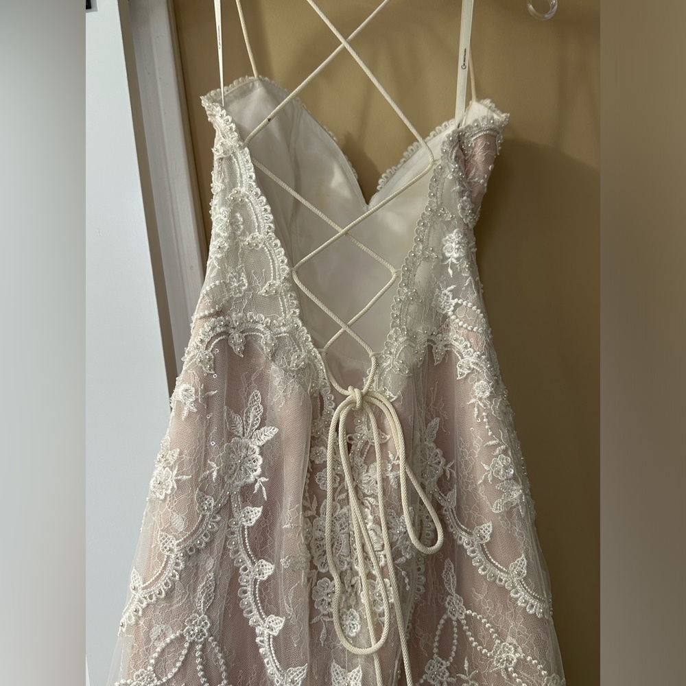 Blush wedding dress Size 2 - Picture 4 of 5